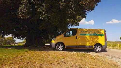 Tuscany e-bike support vehicle